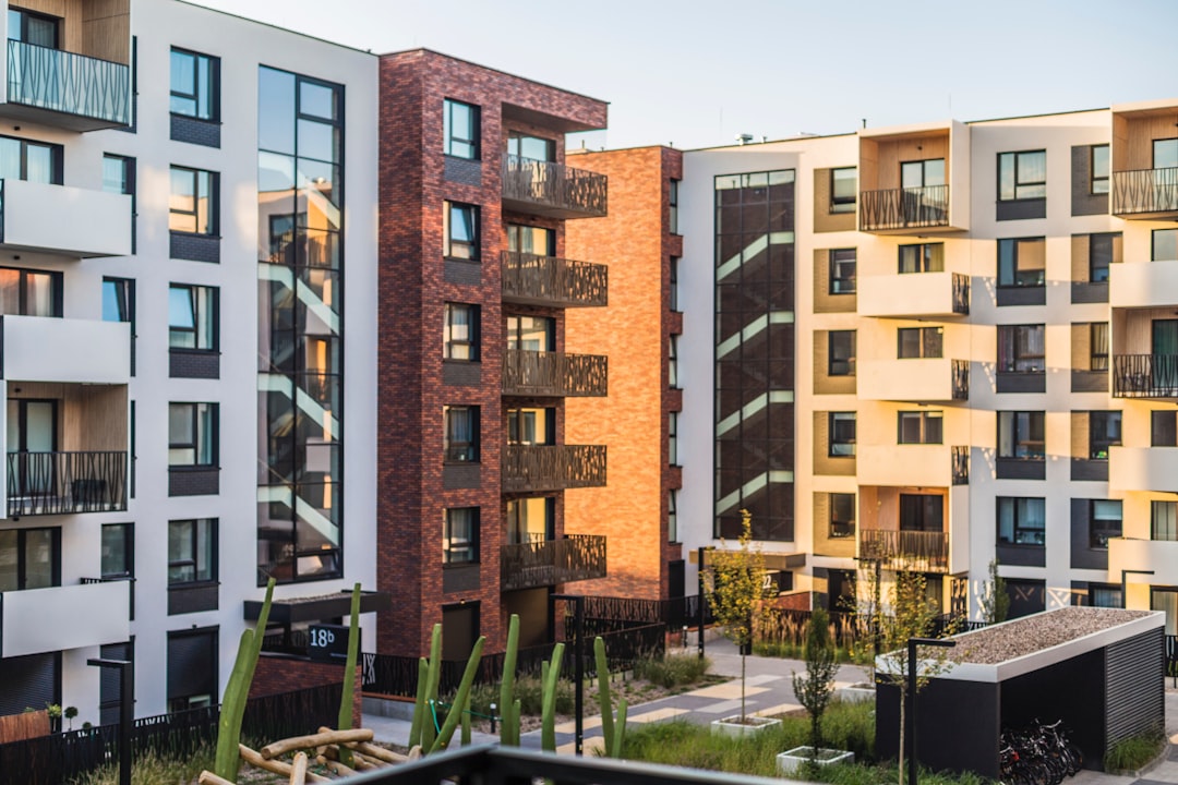 Nowy trend na rynku nieruchomości: Sprzedaż mieszkań dwupoziomowych 1 Photo apartments