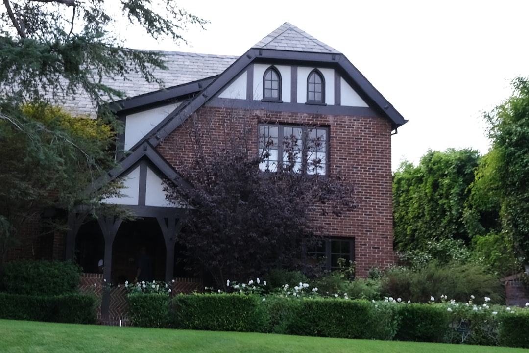 Sprzedaż nieruchomości z ogrodem: Czy to jest dobry wybór?